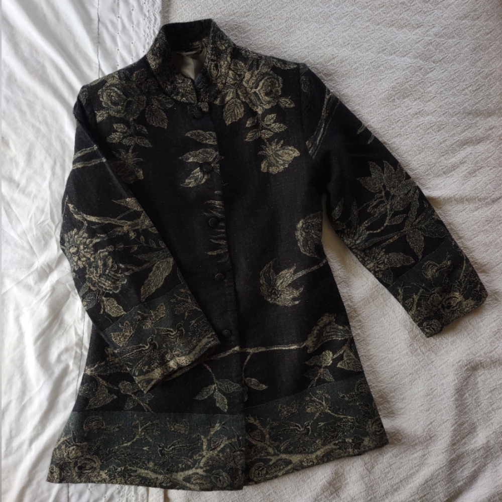 GORGEOUS vintage lightweight patterned wool and silk embroidered jacket